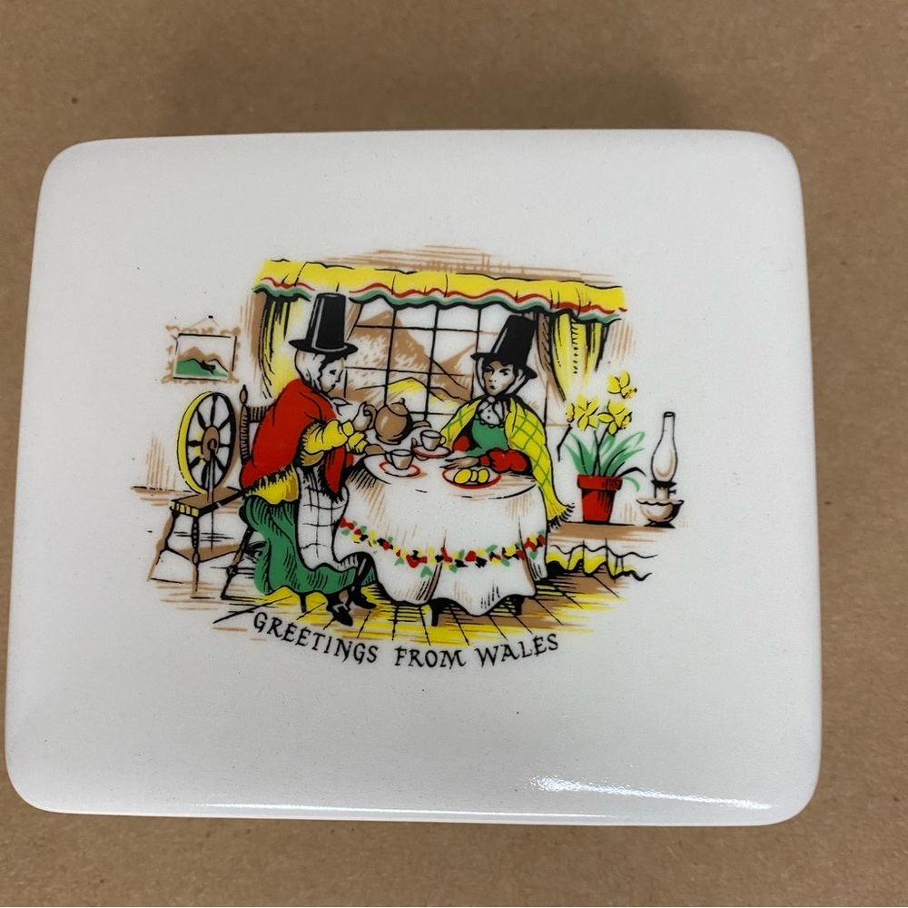 Vtg Old Foley James Kent Ltd Souvenir Bone China Trinket Box with Lid From Wales